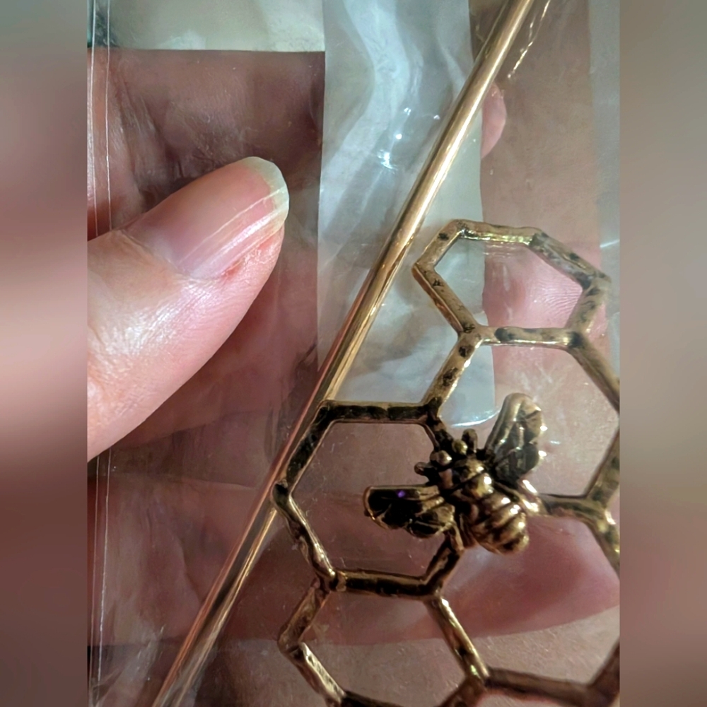 NIB hair pin 2-piece bun holder